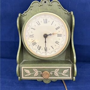 Spartus Corp vintage wall-mounted clock from the 1960s